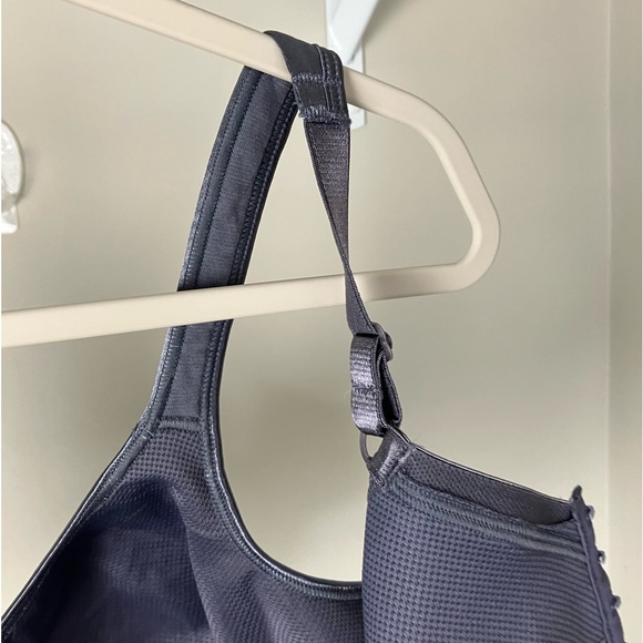 Bra Playtex 18hr. 40DDD Color is “Private Jet” Gray 4 hooks Preloved Excellent - Picture 2 of 9